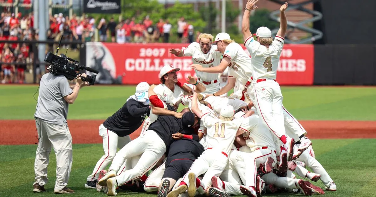 BOZICH | Louisville Melaju ke College World Series Usai Kalahkan Miami, 3-2