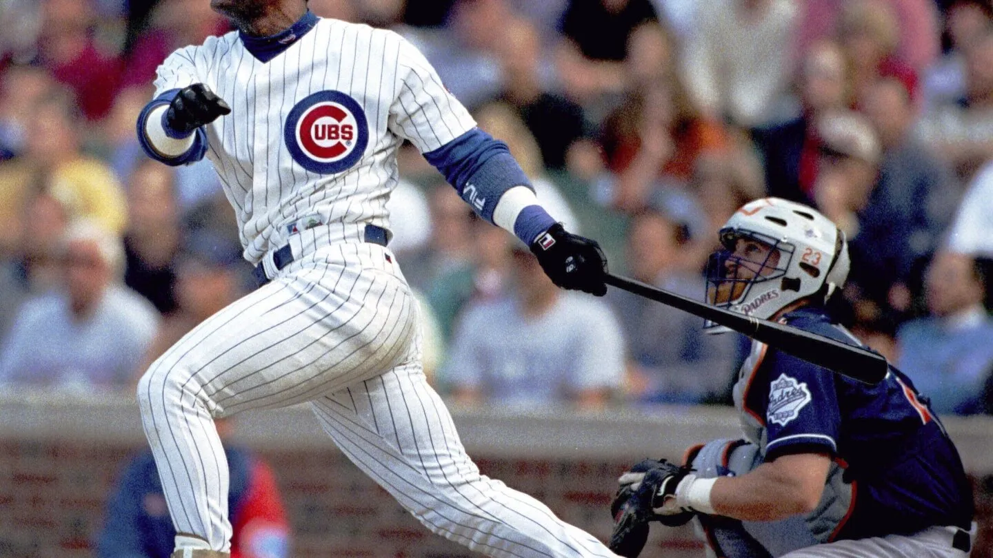 Legenda Cubs Sammy Sosa Kembali ke Wrigley Field Setelah Lebih dari 20 Tahun Absen