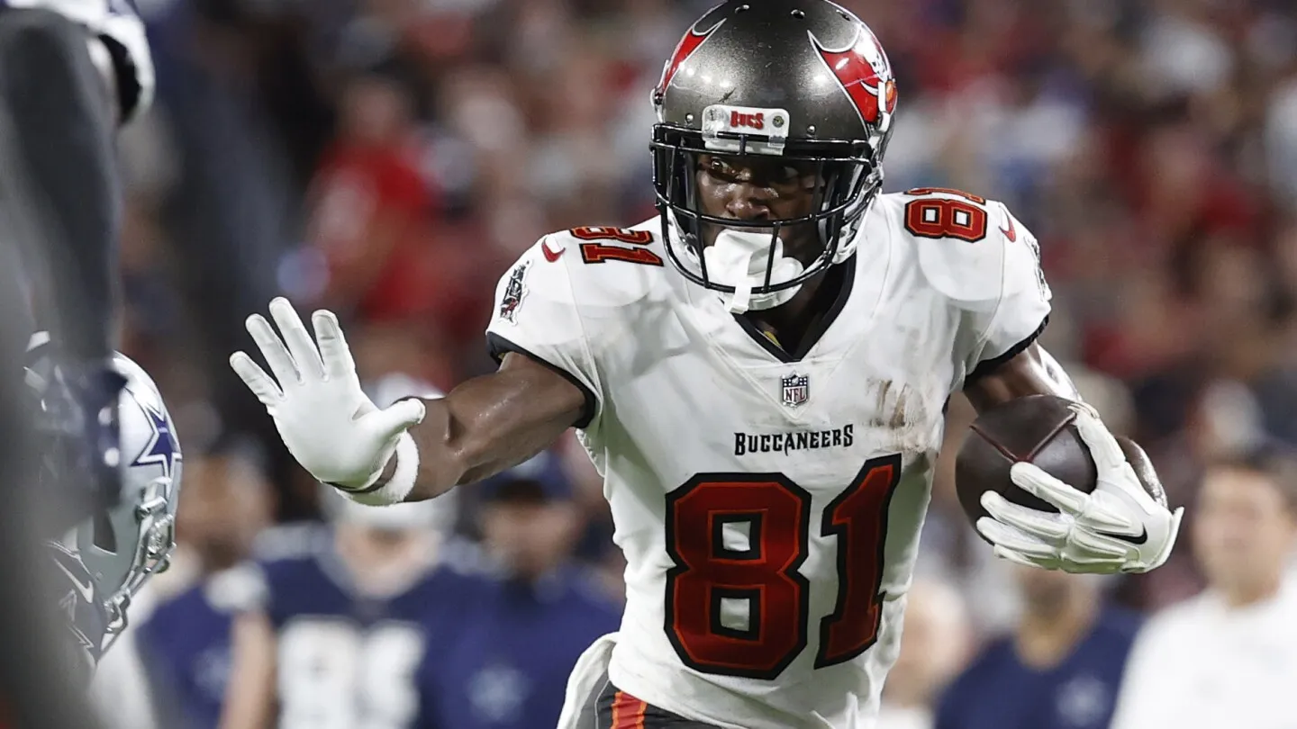 Dengan surat perintah percobaan pembunuhan masih tertunda, Antonio Brown rupanya telah meninggalkan negara itu