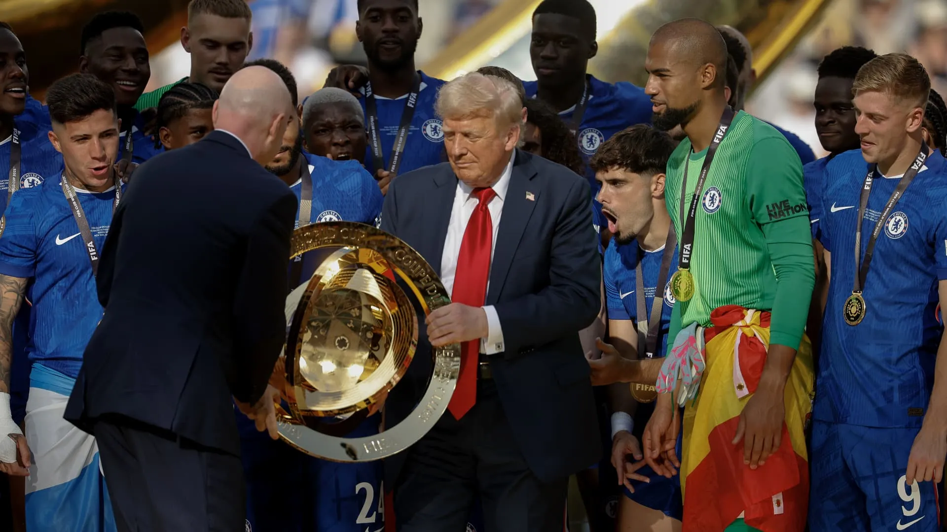 "Sepak bola" dunia adalah "soccer" Amerika: Trump mengisyaratkan itu bisa berubah