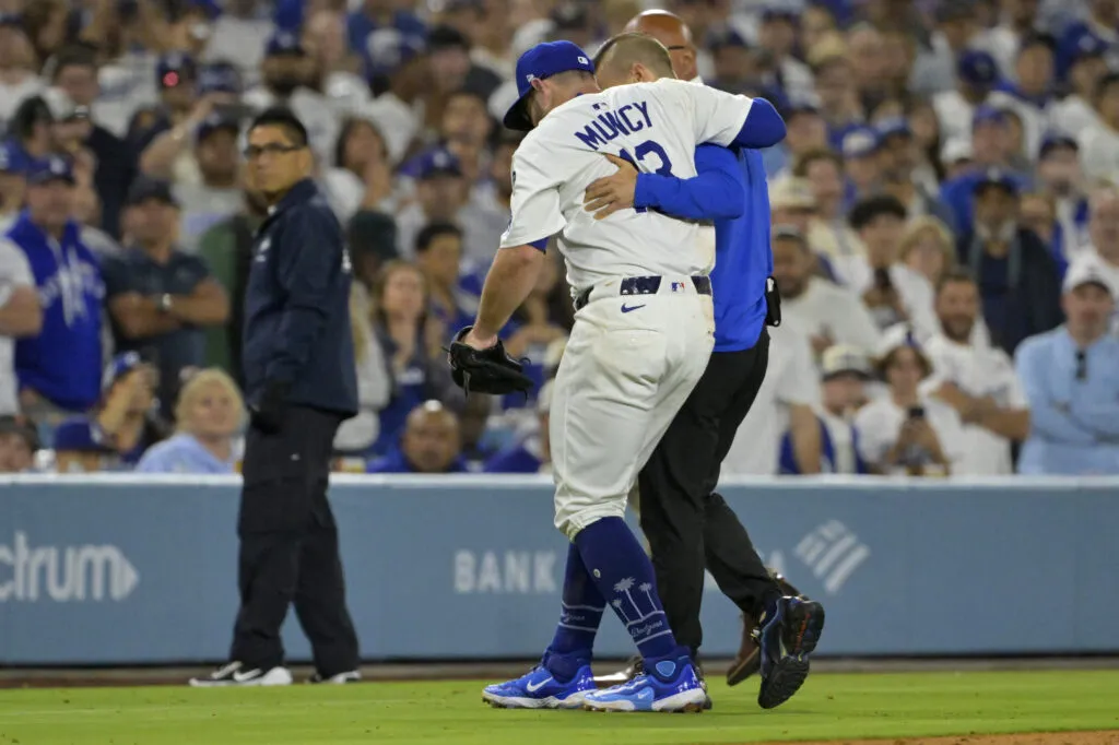 Max Muncy Diperkirakan Absen Sekitar Enam Minggu Akibat Memar Tulang