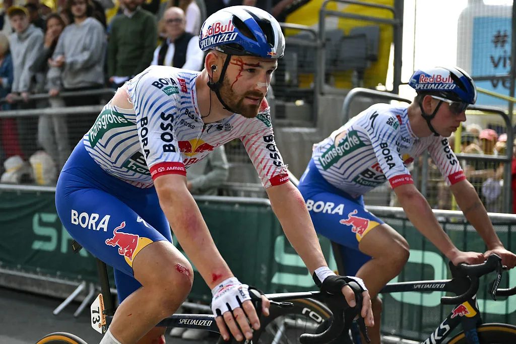 "'Taruhannya tinggi, semua orang menjadi buta' – Kecelakaan merambat melalui peloton Tour de France saat angin sakal dan hari 'santai' memicu kekacauan"