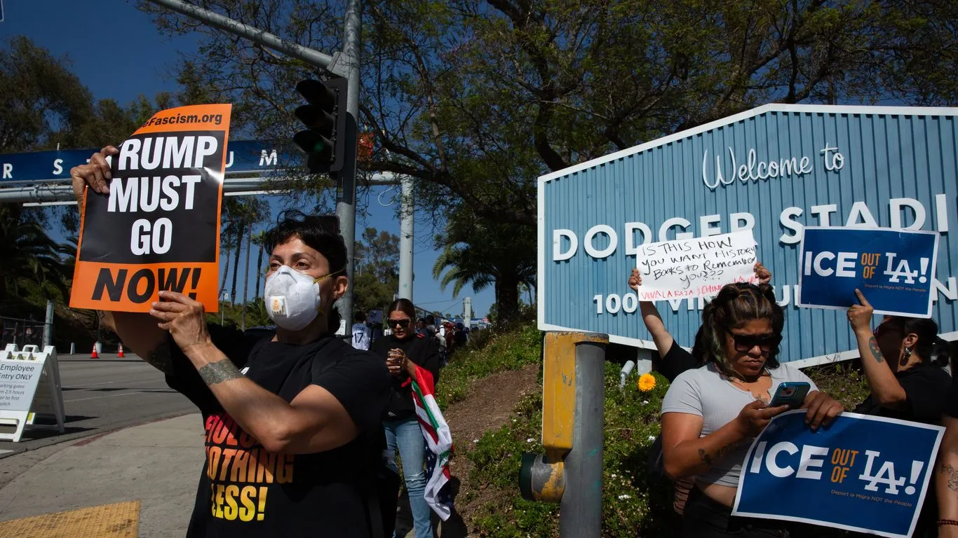 LA Dodgers akan menyumbang $1 juta untuk membantu imigran yang terkena dampak razia ICE